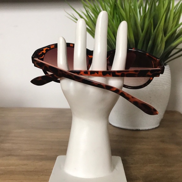 Aerie Tortoiseshell Sunglasses - Picture 2 of 3